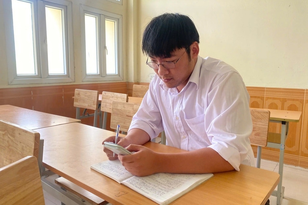 Nam sinh 7 lần thi tốt nghiệp THPT - 2