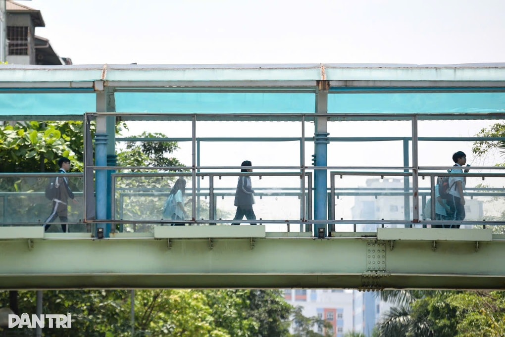 Nhà gần trường nhưng đi học xa, phụ huynh mong điều chỉnh - 2
