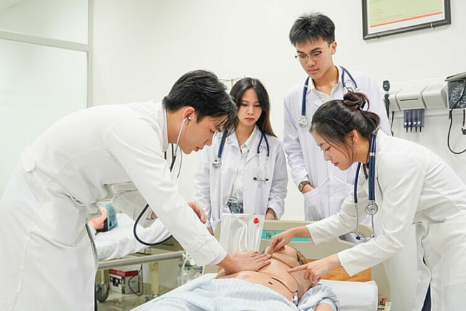 Sinh viên Y khoa Đại học Tân Tạo. Ảnh: Website trường