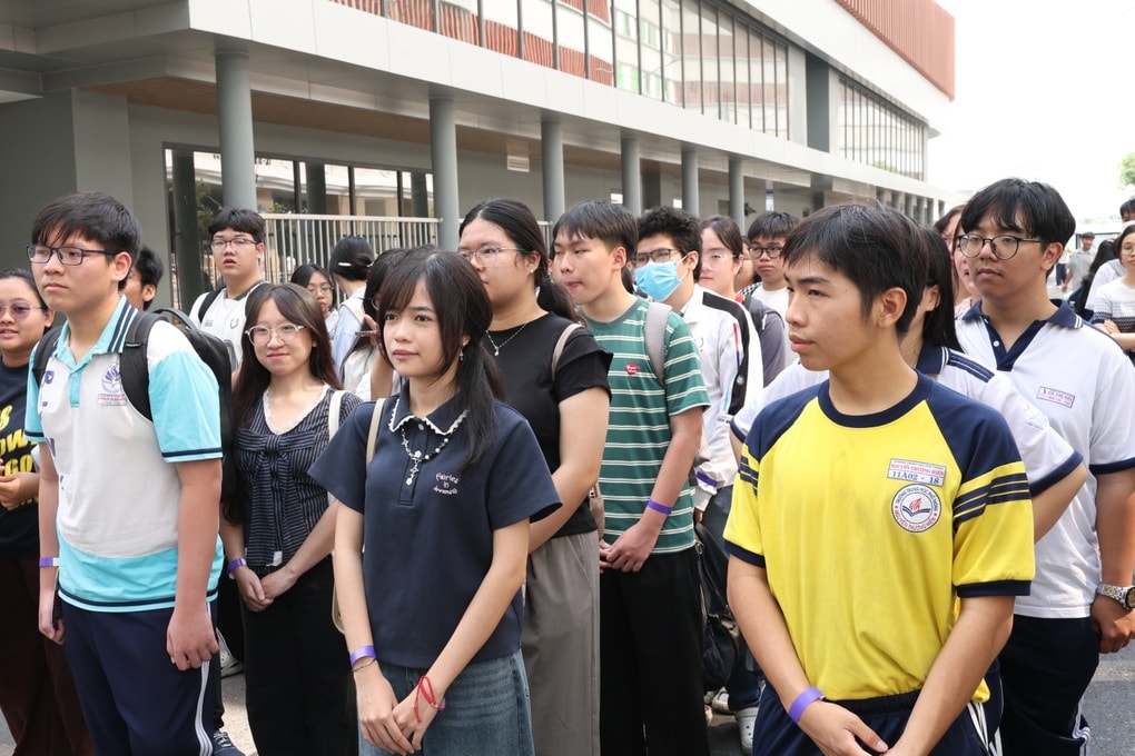 Học sinh lớp 12 băn khoăn: “Gia cảnh khó khăn có nên học y?” - 1