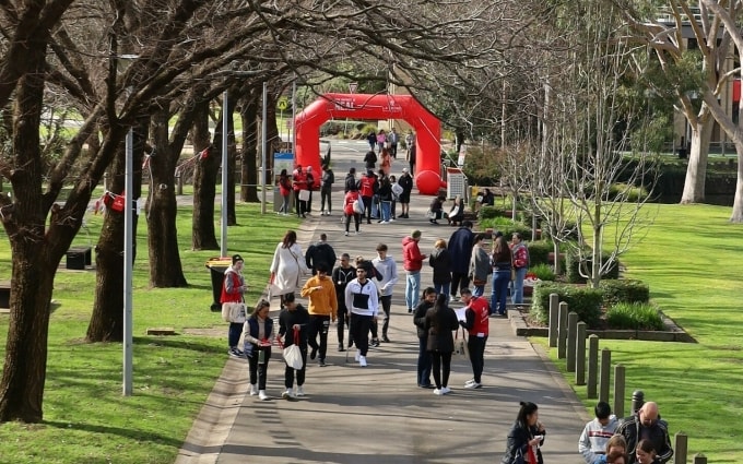 Một góc khuôn viên Đại học La Trobe, Australia. Ảnh: Fanpage trường