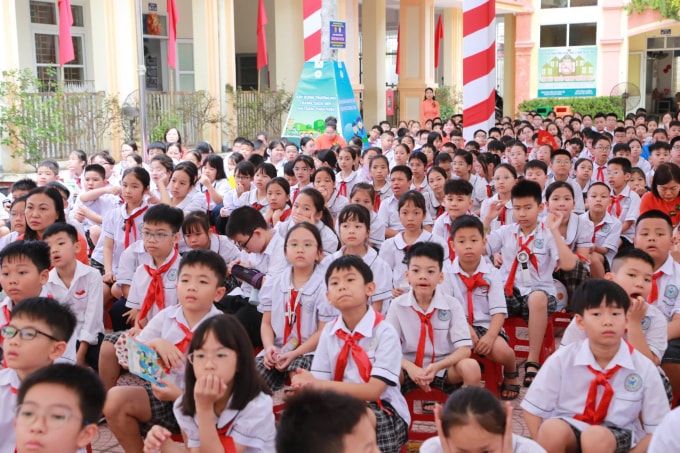 Học sinh trường Tiểu học Lê Hồng Phong, phường Phù Liễn, Hải Phòng trong ngày ra mắt mô hình Trường học xã hội chủ nghĩa, sáng 13/5. Ảnh: Lê Tân