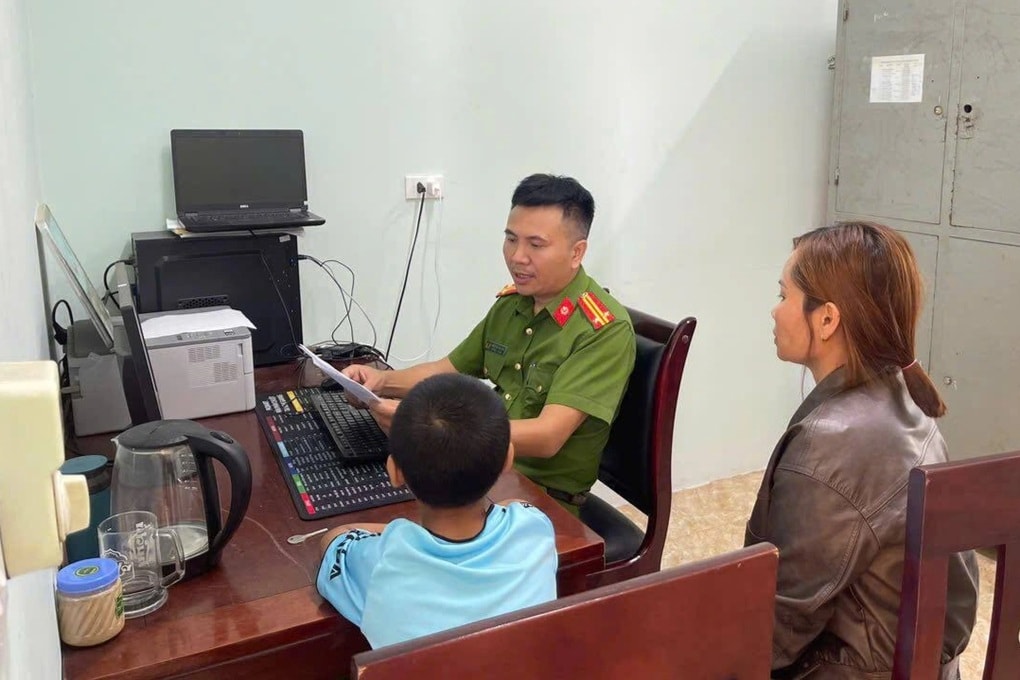 Học sinh lớp 6 bị bố và mẹ kế bạo hành do rửa bát, quét nhà chưa sạch? - 1