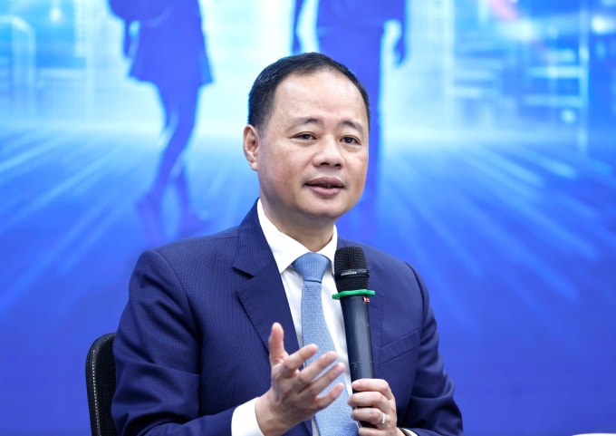 [GS. TS Trần Hồng Thái giải đáp băn khoăn của học sinh. Ảnh: BTC