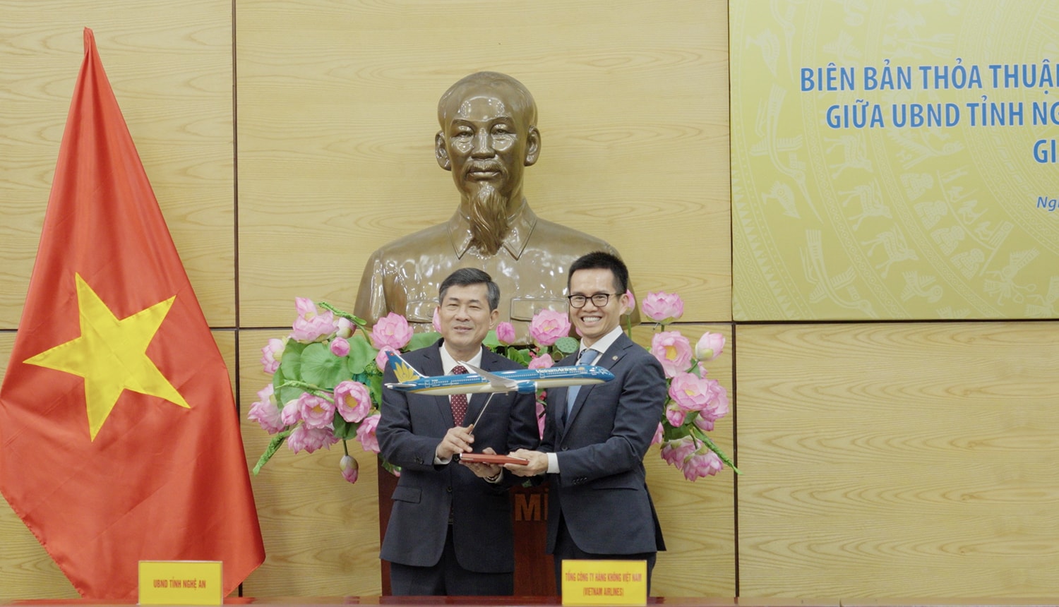 Vietnam Airlines và Nghệ An ký hợp tác chiến lược: Tạo đòn bẩy bứt phá du lịch, giao thương