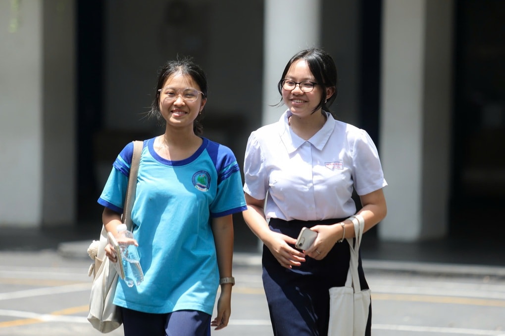 Cao điểm thi lớp 10 năm 2026: Học sinh 5 tỉnh “vượt vũ môn” - 1