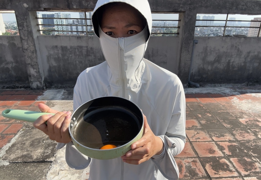 Đua nhau rán trứng dưới nắng 40 độ C, đập 3 quả không chín như trên mạng - 1