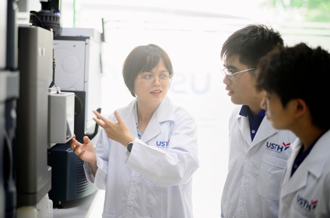 Giảng viên, sinh viên trường Đại học Khoa học và Công nghệ Hà Nội. Ảnh: USTH