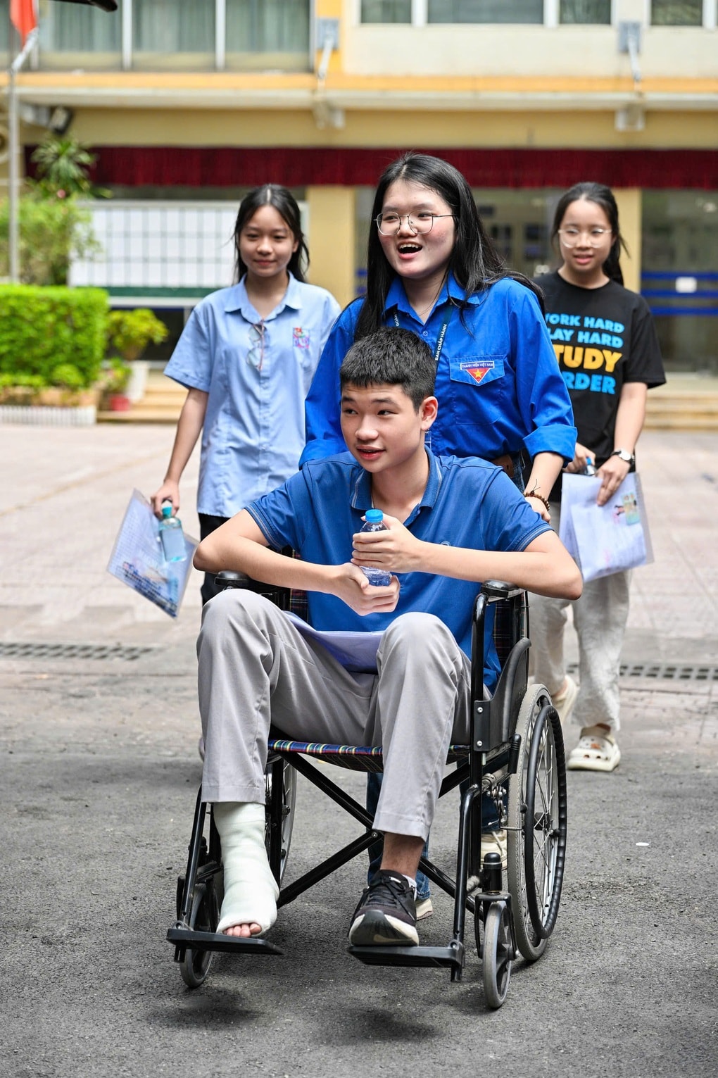 Kết thúc thi môn toán lớp 10 THPT Hà Nội, hai thí sinh bị đình chỉ - 1
