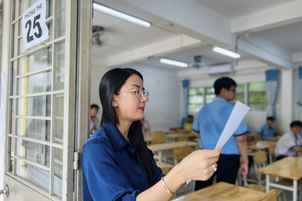 Thí sinh bất ngờ khi cả phòng thi chỉ có duy nhất một học sinh nữ - 2