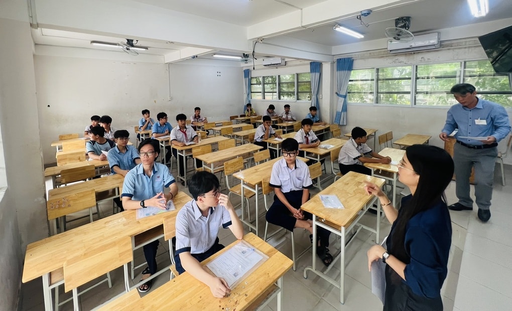Thí sinh bất ngờ khi cả phòng thi chỉ có duy nhất một học sinh nữ - 3