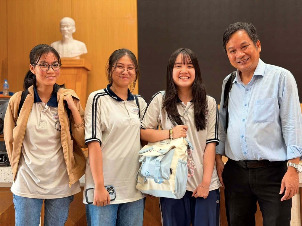 Nữ thủ khoa đầu tiên trong lịch sử Trường Phổ thông Năng khiếu - 1