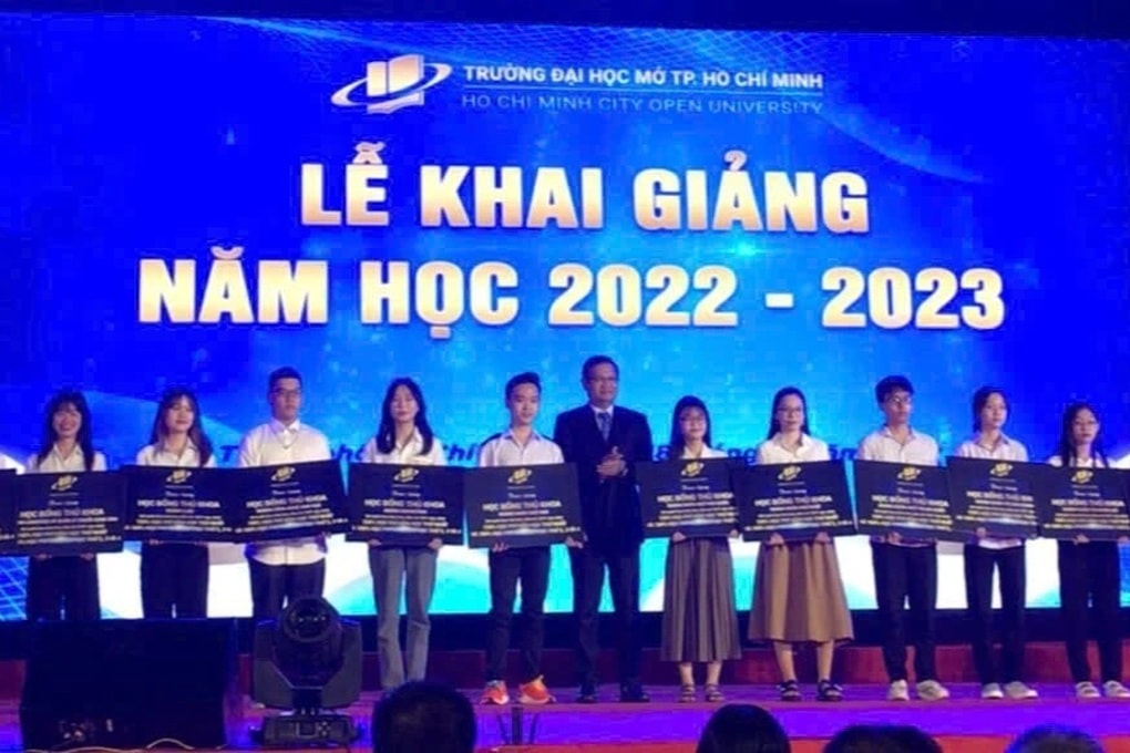 Nam sinh vừa học, vừa làm vẫn ẵm học bổng suốt 4 năm nhờ thích xin “học ké” - 2