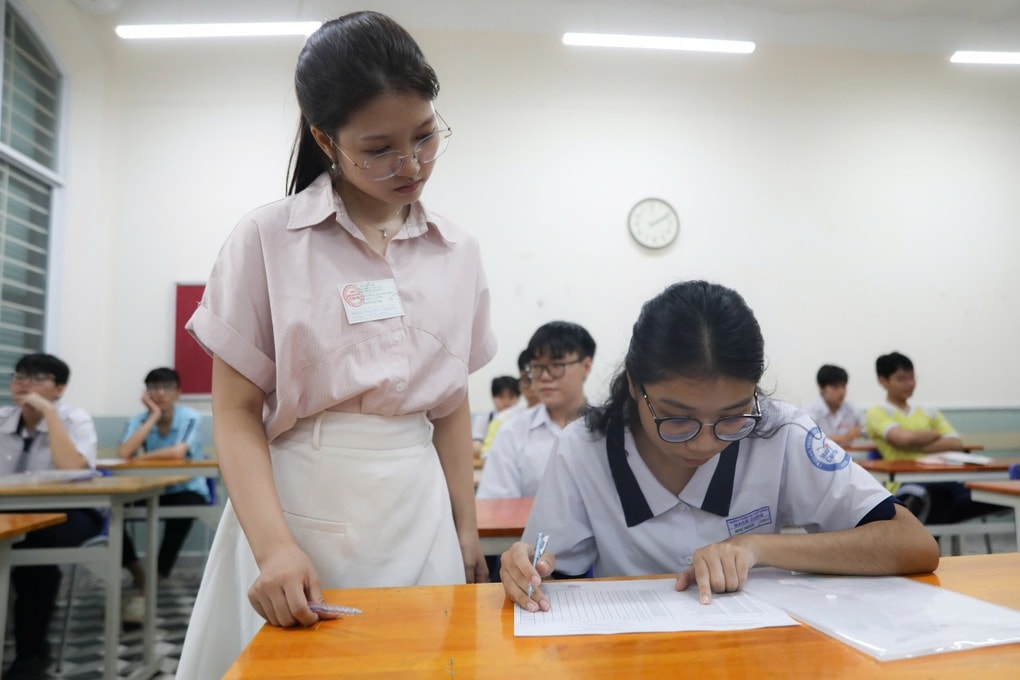 Đề thi văn tốt nghiệp THPT 2026: Hay nhưng khó, điểm 8-9 có thể giảm mạnh - 2