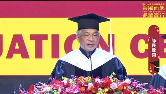 Hiệu trưởng Đại học Thế Tân phát biểu trong lễ tốt nghiệp năm nay. Ảnh: Taipei Times