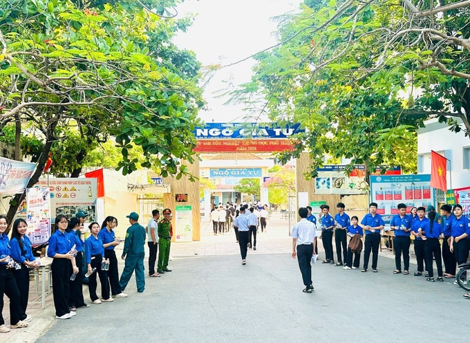 Cổng trường THPT Ngô Gia Tự. Ảnh: Công an phường Bắc Cam Ranh