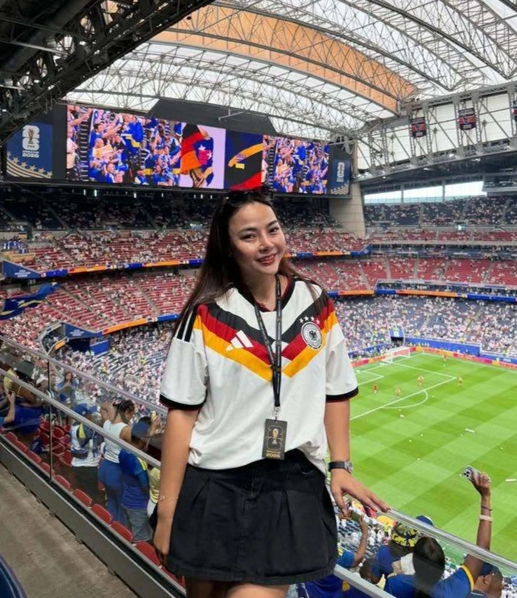 Cô gái Hà Nội chi 250 triệu xem World Cup, choáng với máy lạnh phủ kín sân - 1