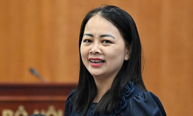 Bà Chu Thị Hạnh, Cục phó Việc làm tại họp báo Bộ Nội vụ chiều 18/6. Ảnh: Mạnh Quân