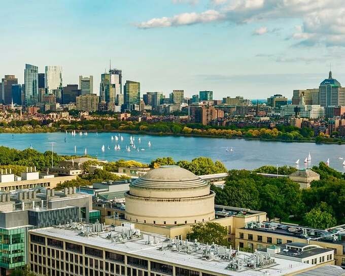 Viện Công nghệ Massachusetts nhìn từ trên cao. Ảnh: Fanpage trường