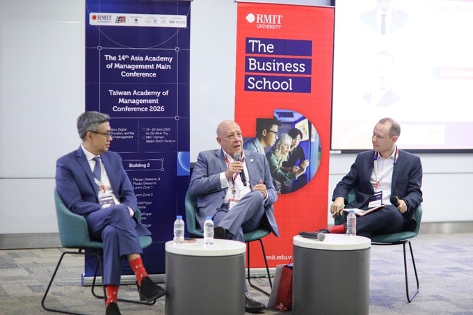 Chuyên gia tham gia phiên thảo luận. Ảnh: RMIT Việt Nam