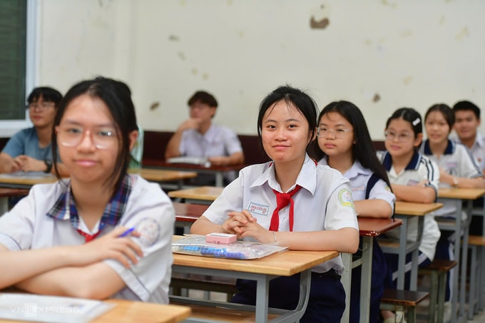 Thí sinh dự thi vào lớp 10 tại trường THCS Đống Đa, ngày 1/6. Ảnh: Thanh Tùng