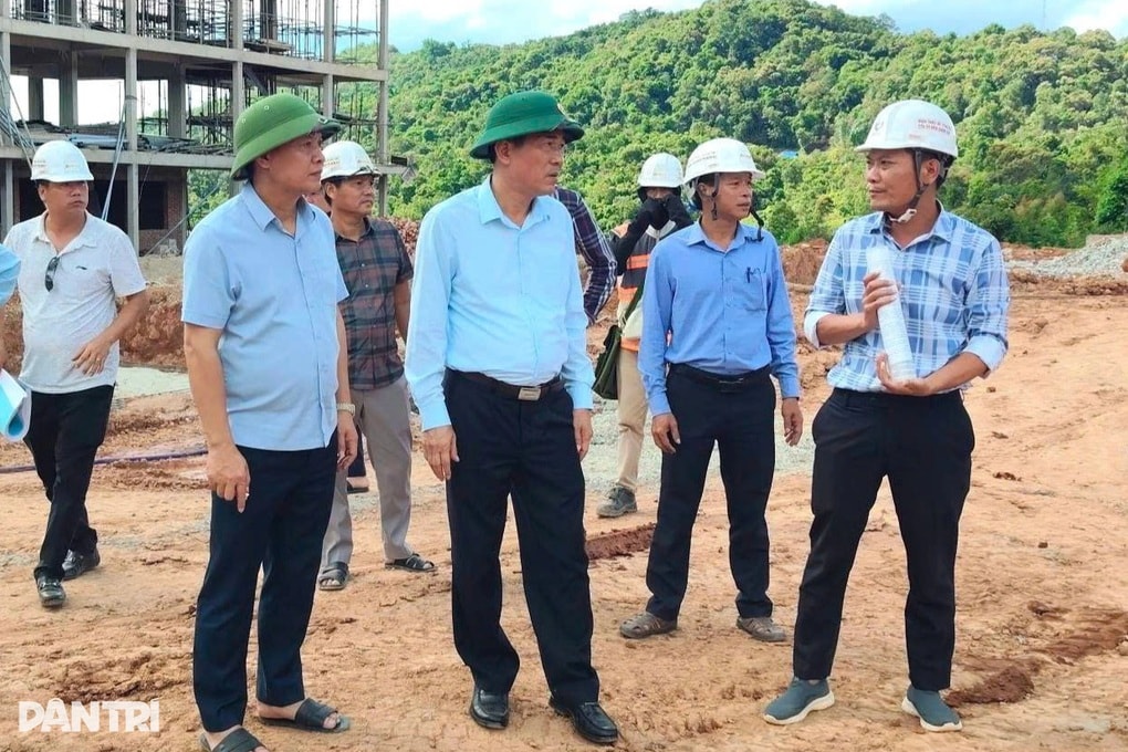 Vượt mưa nắng thực hiện chủ trương lớn nơi vùng biên giới - 3