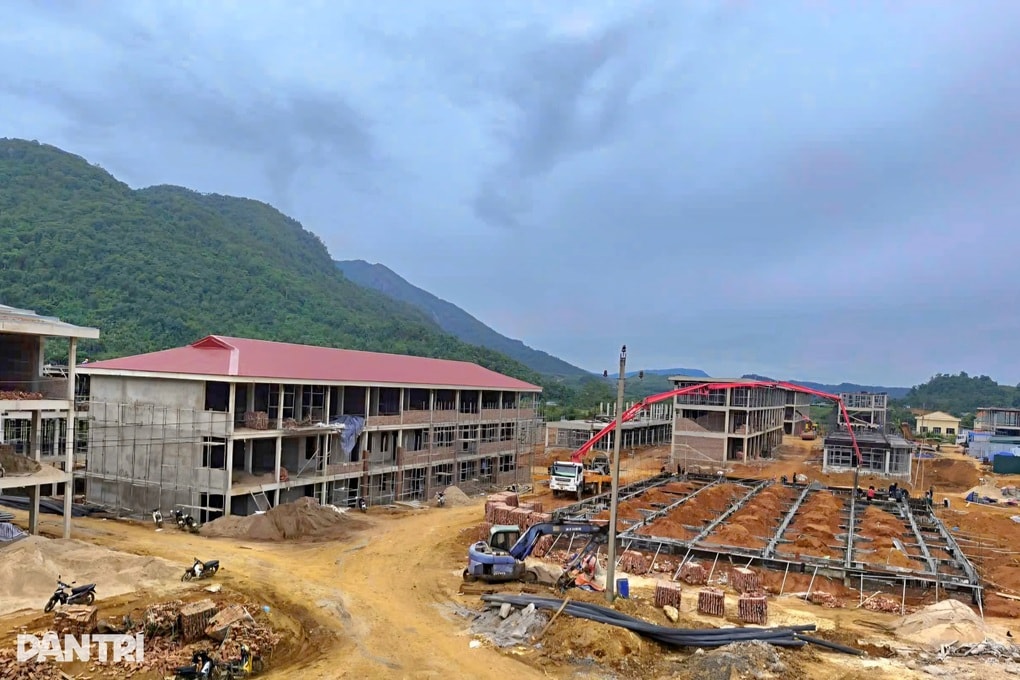 Vượt mưa nắng thực hiện chủ trương lớn nơi vùng biên giới - 2