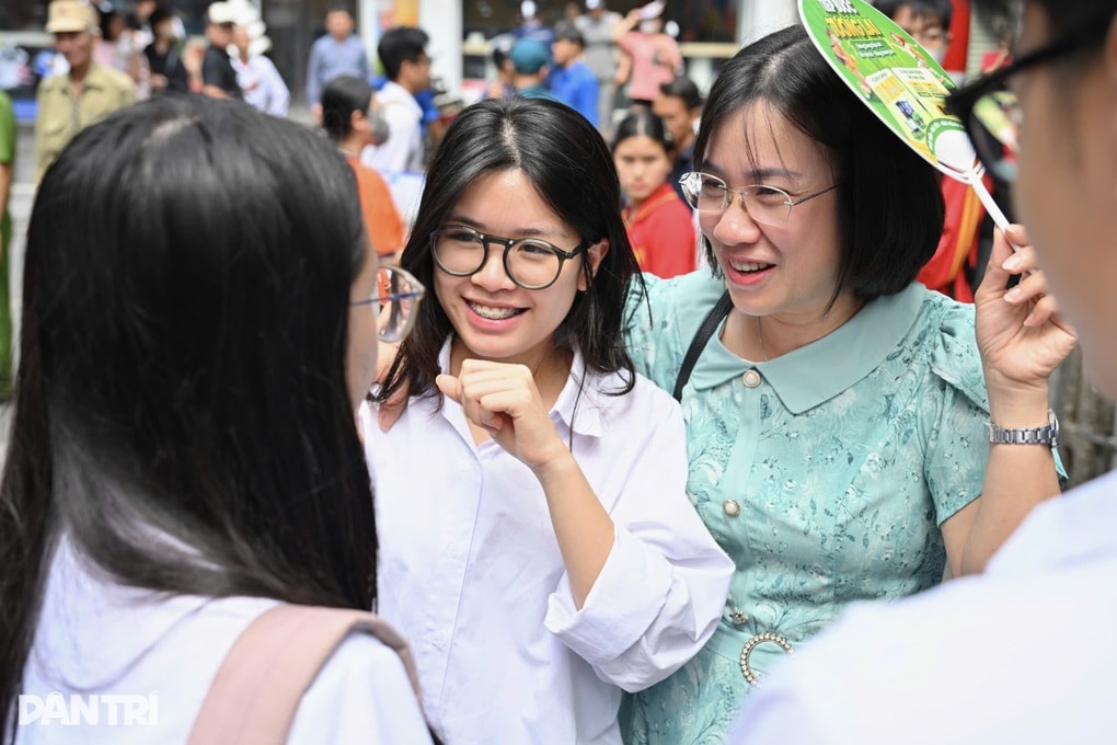 Bộ GDĐT lần đầu đề xuất tiêu chí riêng cho trường đào tạo bác sĩ, luật sư - 1