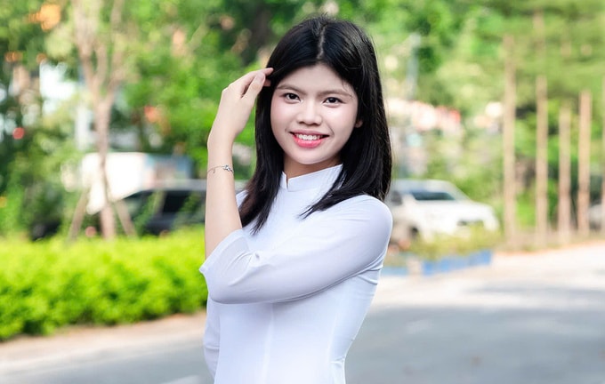 Trúc Oanh trong bộ ảnh kỷ yếu. Ảnh: Gia đình cung cấp