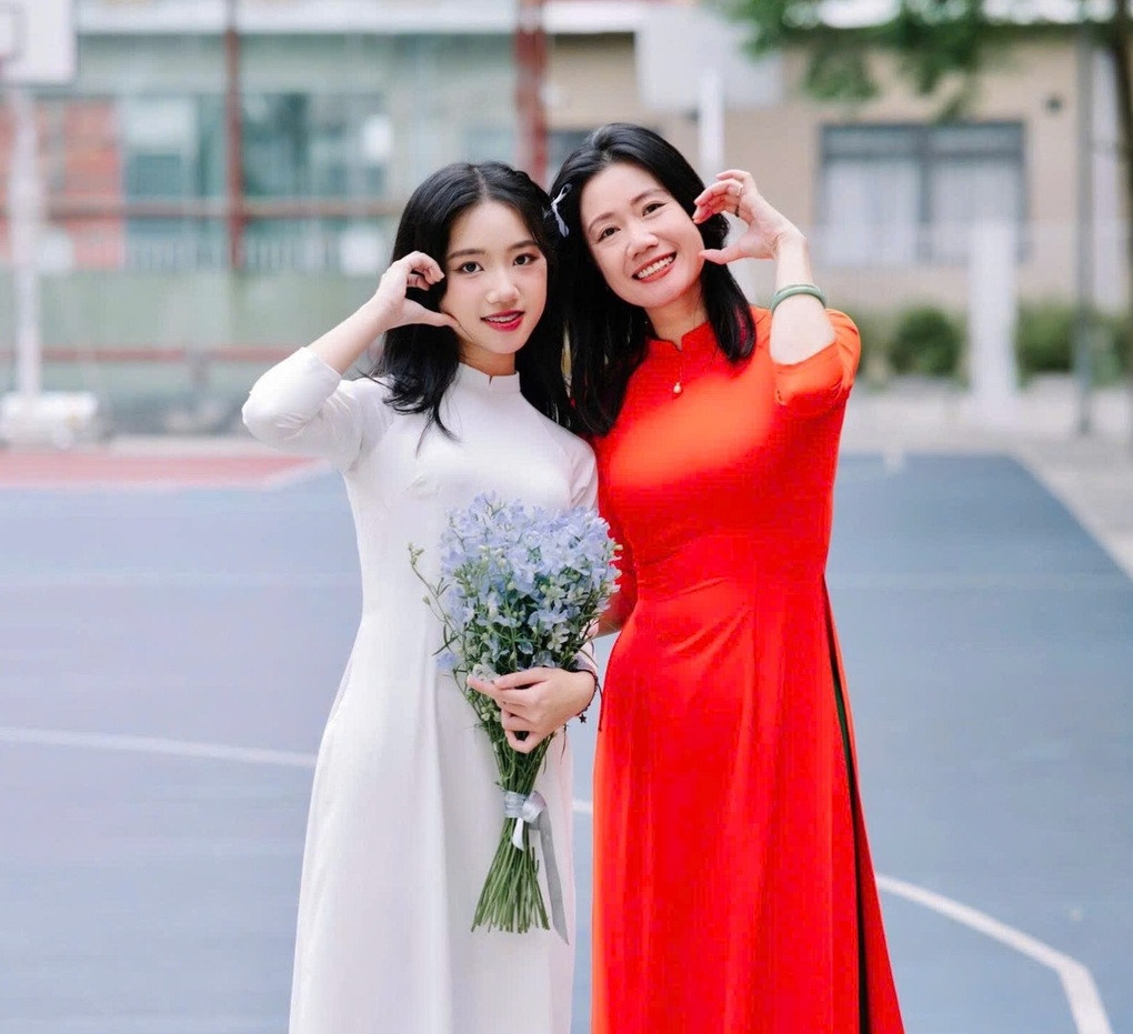 Nữ sinh đỗ 3 trường chuyên, giành 2 thủ khoa: Bí quyết từ người mẹ dạy văn - 2