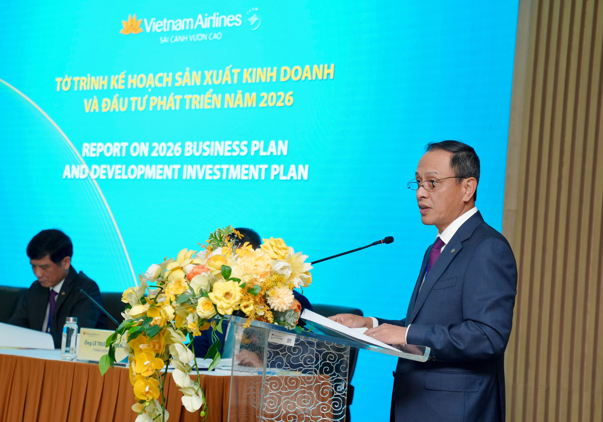 3. TGĐ Lê Hồng Hà trình bày Báo cáo kết quả hoạt động kinh doanh năm 2025 và Kế hoạch SXKD năm 2026
