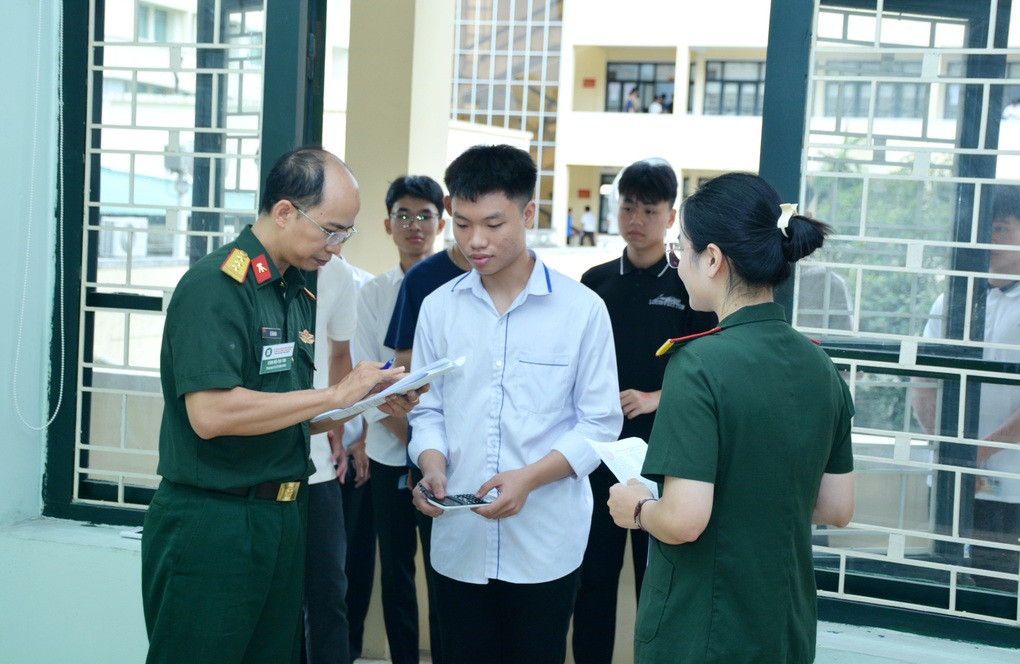 Tuyển thẳng 72 thí sinh vào các trường quân đội, có 7 thí sinh nữ - 1