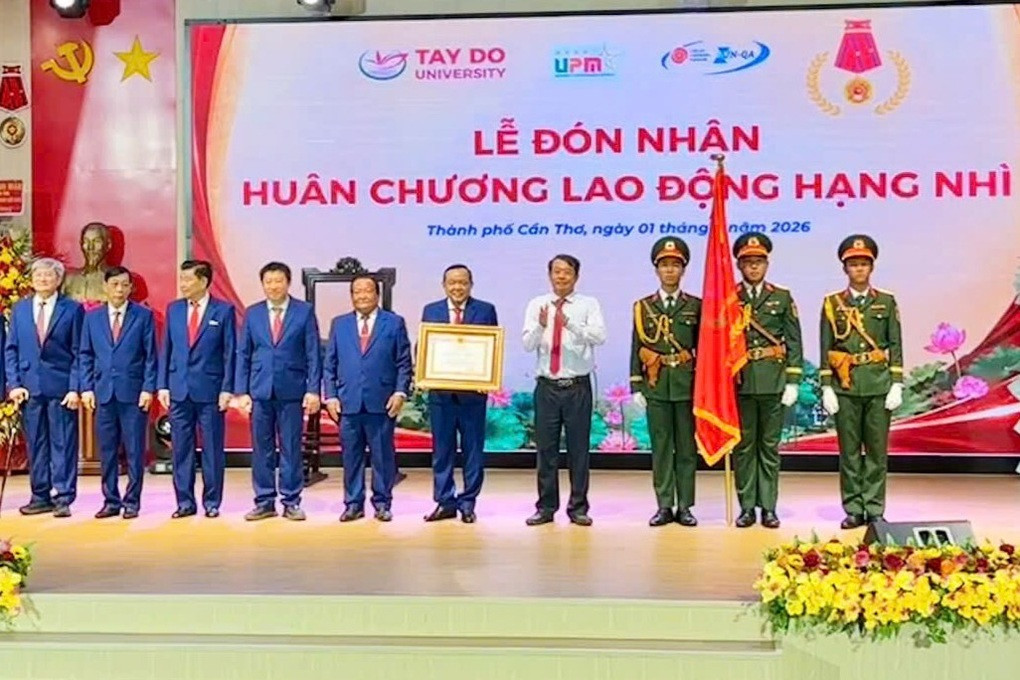 Trường Đại học Tây Đô đón nhận Huân chương Lao động hạng Nhì - 1