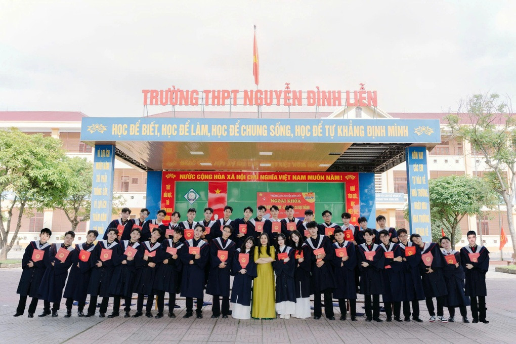 Lý do một lớp không chuyên có 9 em đạt điểm 10 môn toán - 1