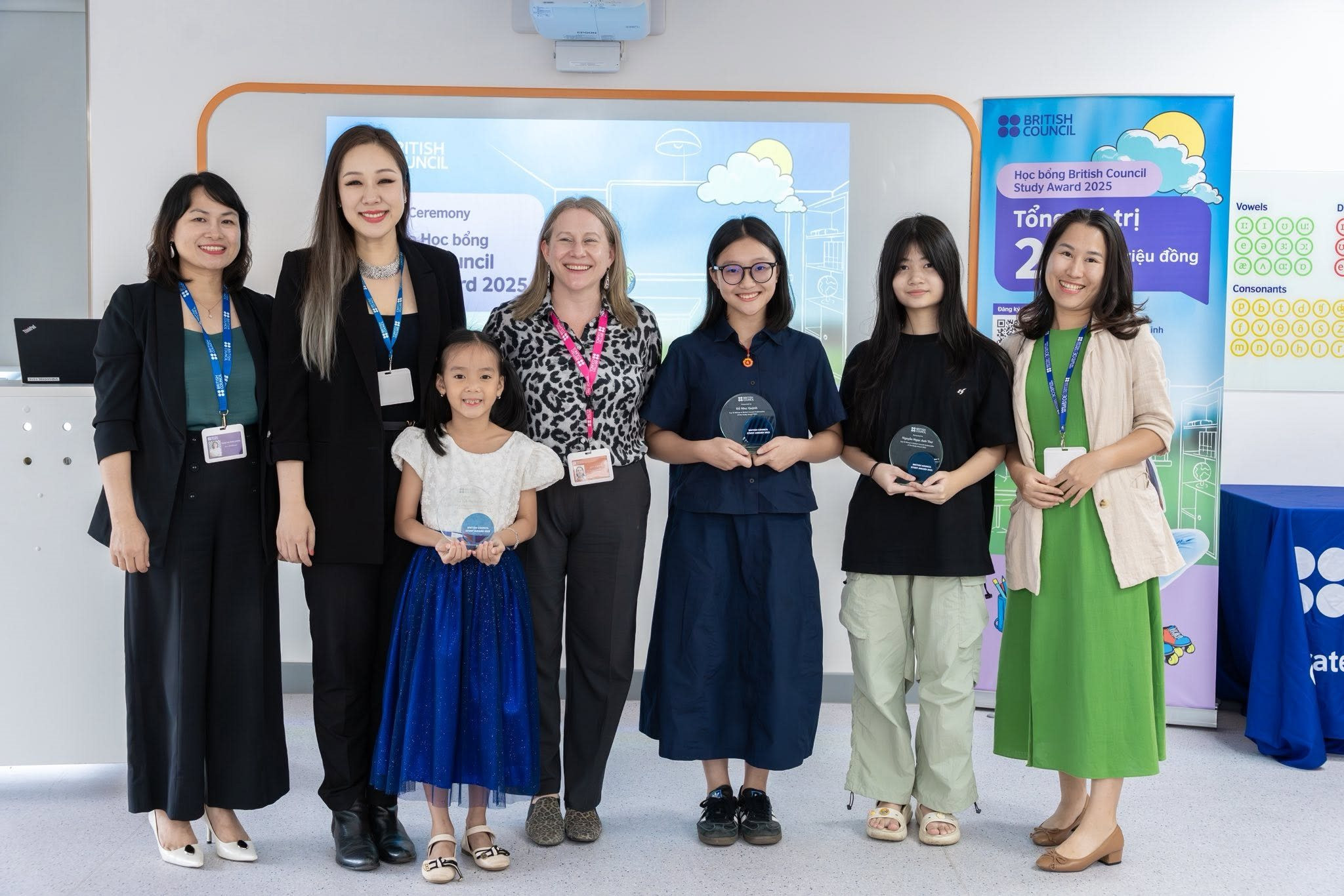 6.-be-le-tue-nhien-thu-3-tu-trai-sang-quan-quan-nho-nhat-cua-hoc-bong-study-award-2025.jpg