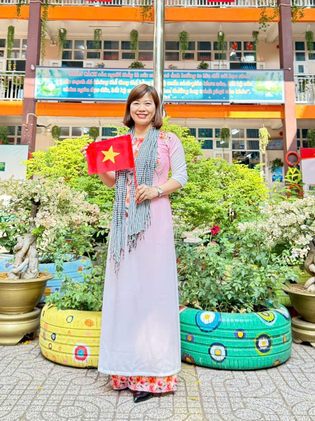 Cô giáo kể chuyện người cha thương binh, nhắn gửi giá trị của hòa bình - 1