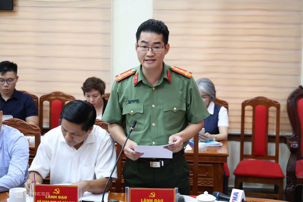 Đại tá Trần Anh Tuấn, Trưởng phòng Tham mưu công an tỉnh Tuyên Quang, tại họp báo chiều 9/7. Ảnh: Phạm Dự