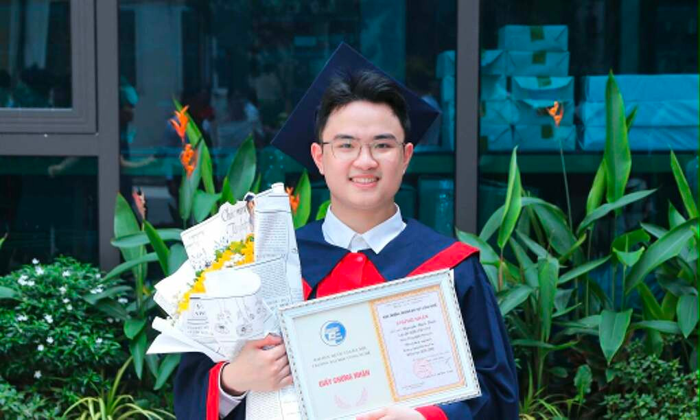 Minh Hiển trong lễ tốt nghiệp tại trường, ngày 5/7. Ảnh: Nhân vật cung cấp
