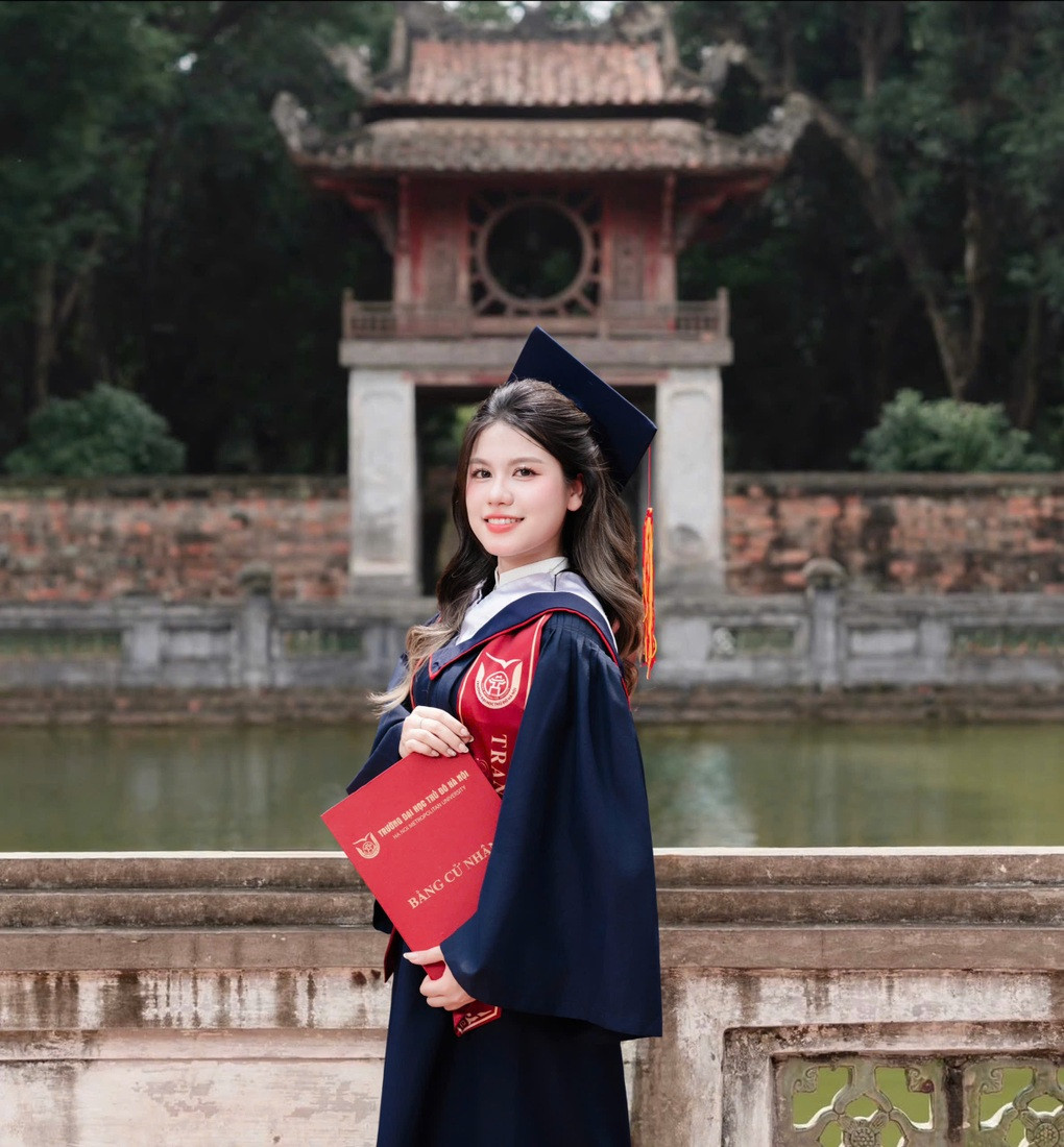 Sở hữu loạt thành tích đáng nể, nữ sinh giành thủ khoa đầu ra - 2
