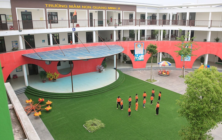 Bảo đảm quyền học tập của học sinh và giữ ổn định hoạt động dạy học là mục tiêu của thành phố khi sắp xếp lại mạnh lưới trường công lập. Ảnh: Quang Thái