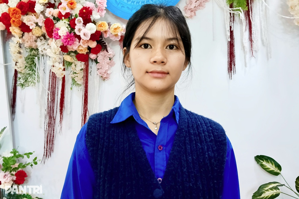 Nữ sinh K’Ho tự tạo đôi cánh cho mình để thực hiện ước mơ - 1