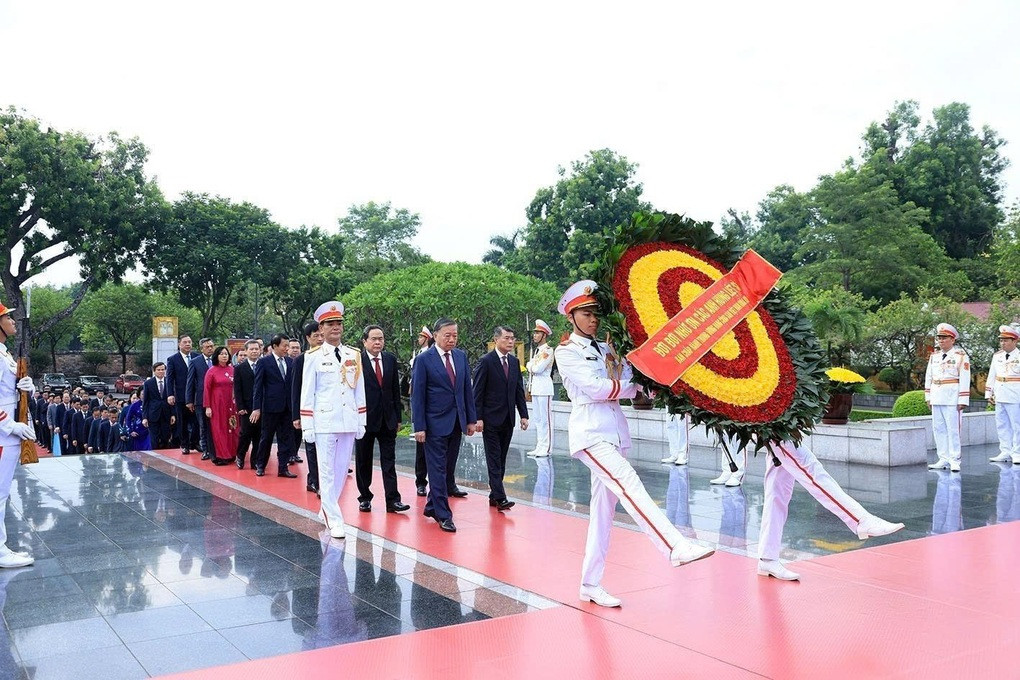 Ban Chấp hành Trung ương Đảng vào Lăng viếng Chủ tịch Hồ Chí Minh - 3