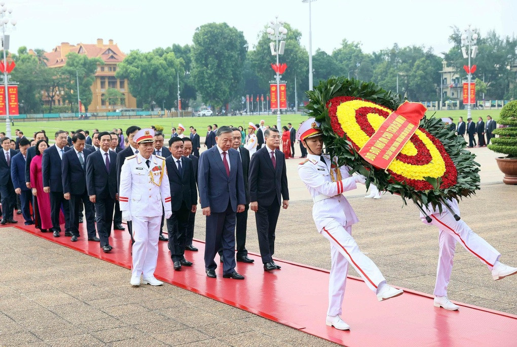 Ban Chấp hành Trung ương Đảng vào Lăng viếng Chủ tịch Hồ Chí Minh - 1