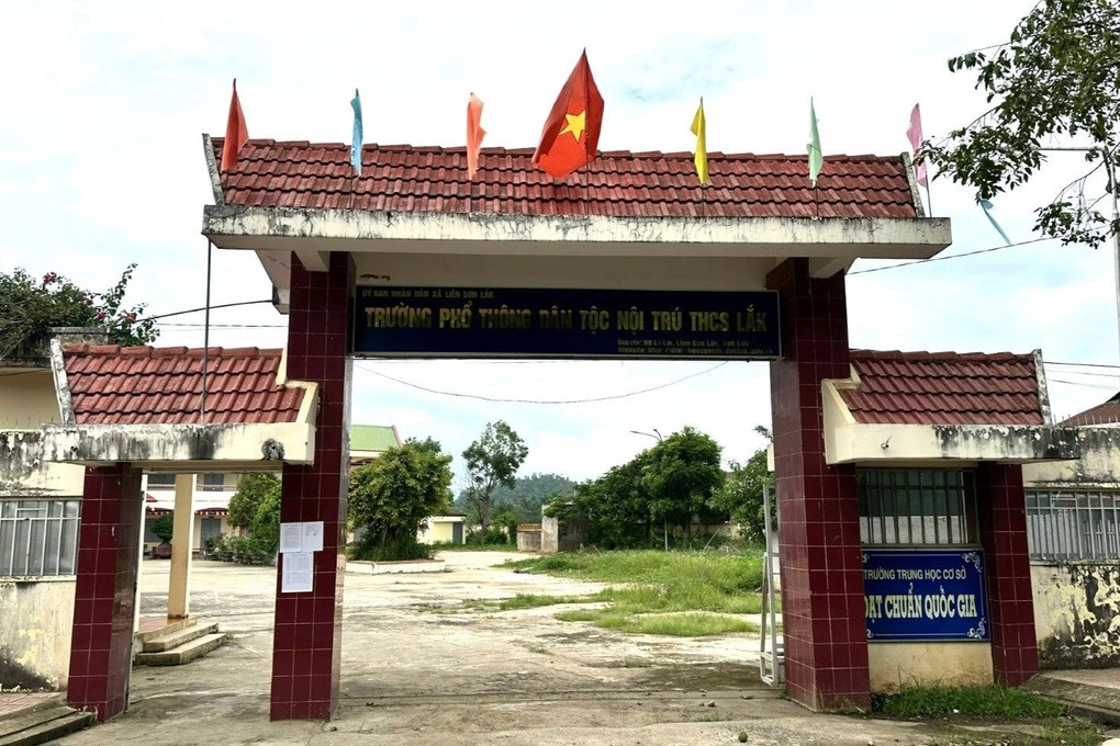 Nguyên hiệu trưởng chiếm 500m2 đất của trường: Bất ngờ lý do xin xây dựng - 1