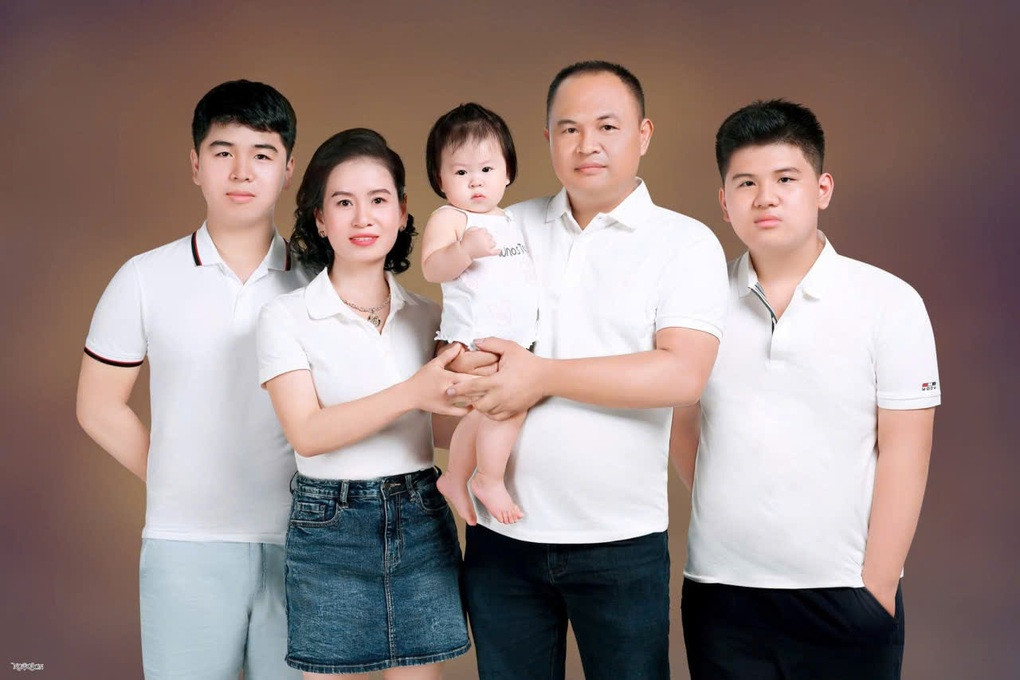 Thủ khoa đầu ra toàn khoá Trường ĐH Kinh tế: Thần tượng của em là bố mẹ - 2