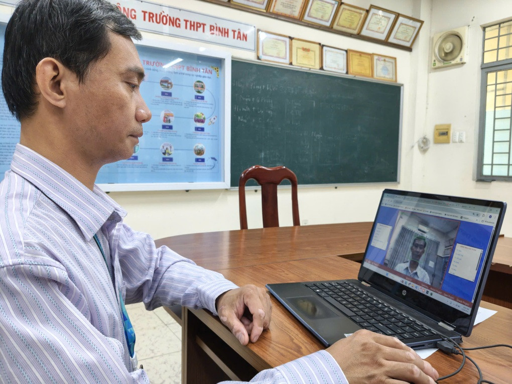 Thầy giáo ngoại thành “nói chuyện” với trẻ câm, điếc bằng AI cảm xúc - 1