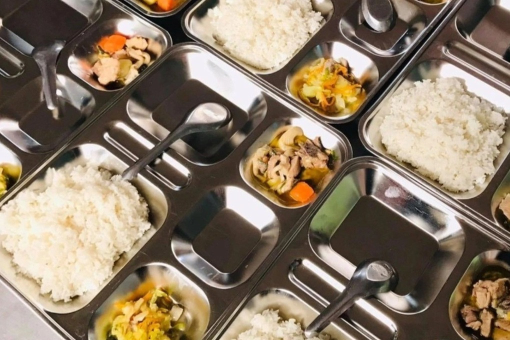 30 trường học ở Hà Nội sẽ lắp mắt thần AI giám sát bếp ăn bán trú - 1