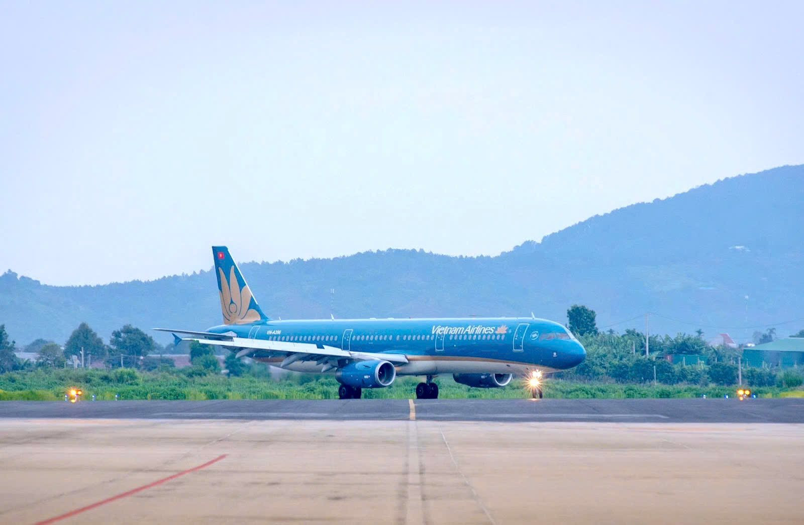 vietnam-airlines-khai-thac-tro-lai-duong-bay-can-tho-da-lat-sau-gan-6-nam-tam-dung.jpg