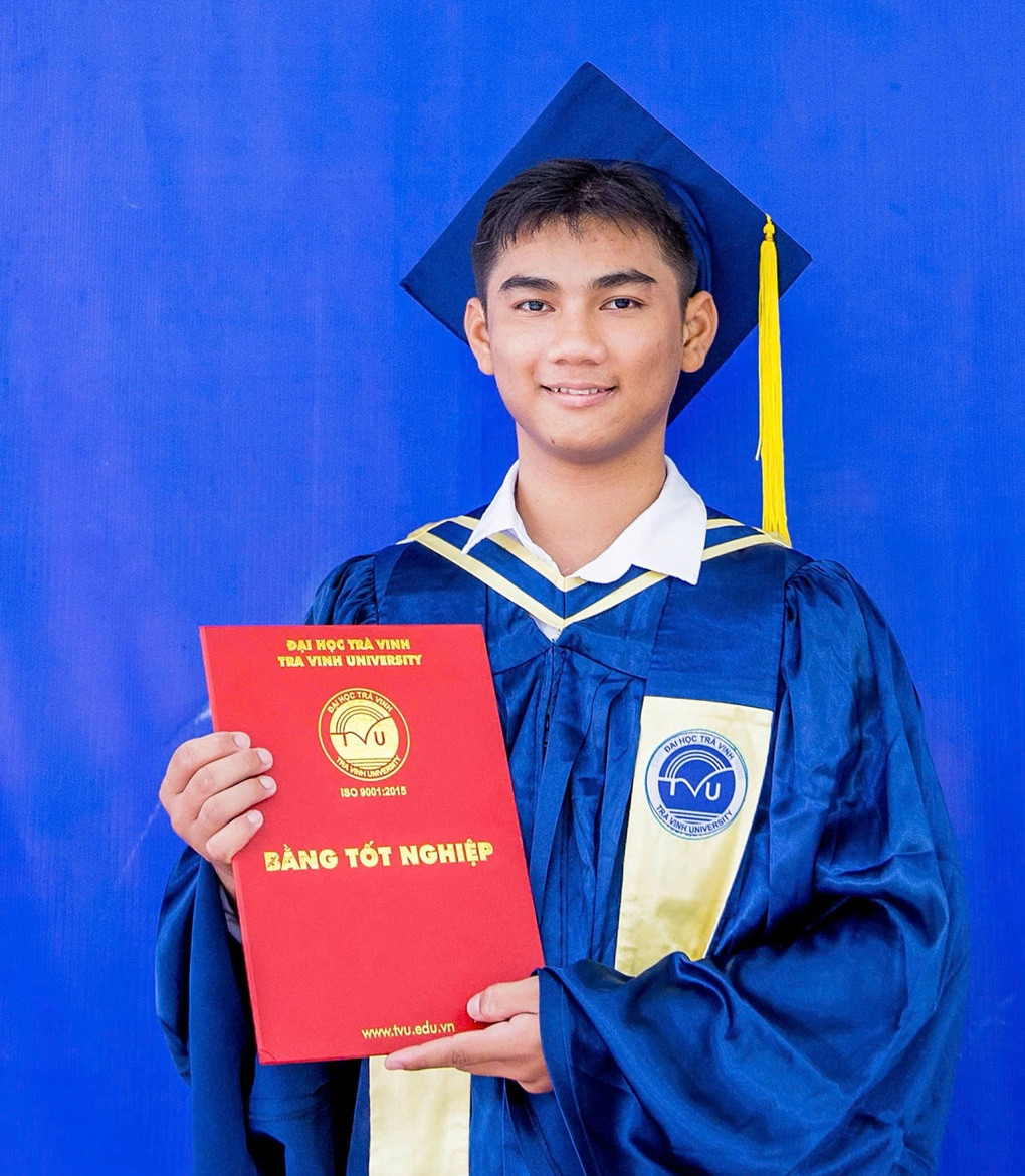 Bí mật phía sau con lợn đất ngày tốt nghiệp của chàng trai Khmer - 1