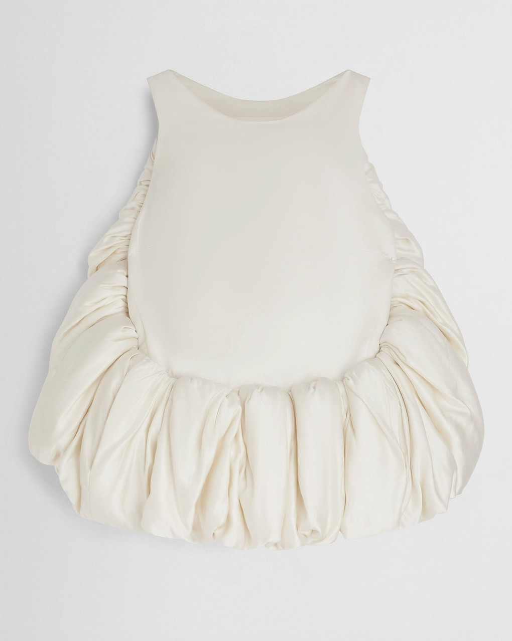 Thiết kế Sugar Vest được làm từ lụa satin dày với kỹ thuật dựng phom phức tạp. Ảnh: Phoebe Philo
